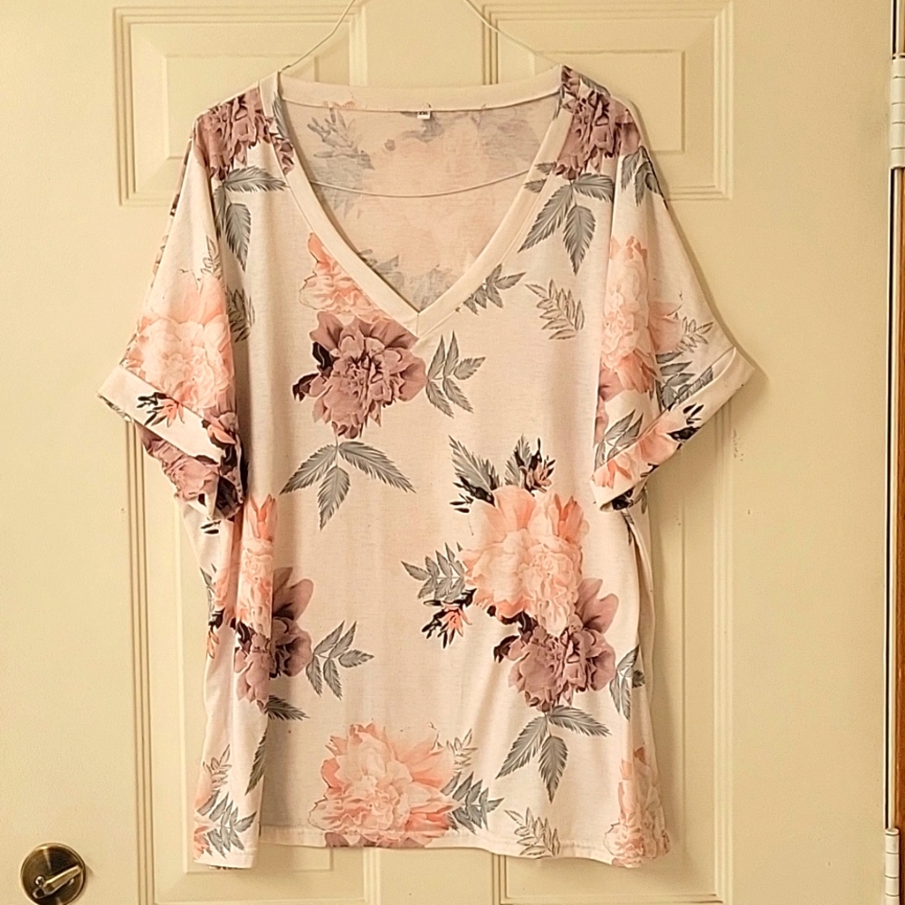 Leo Rosi XXL V-Neck Floral Blouse
